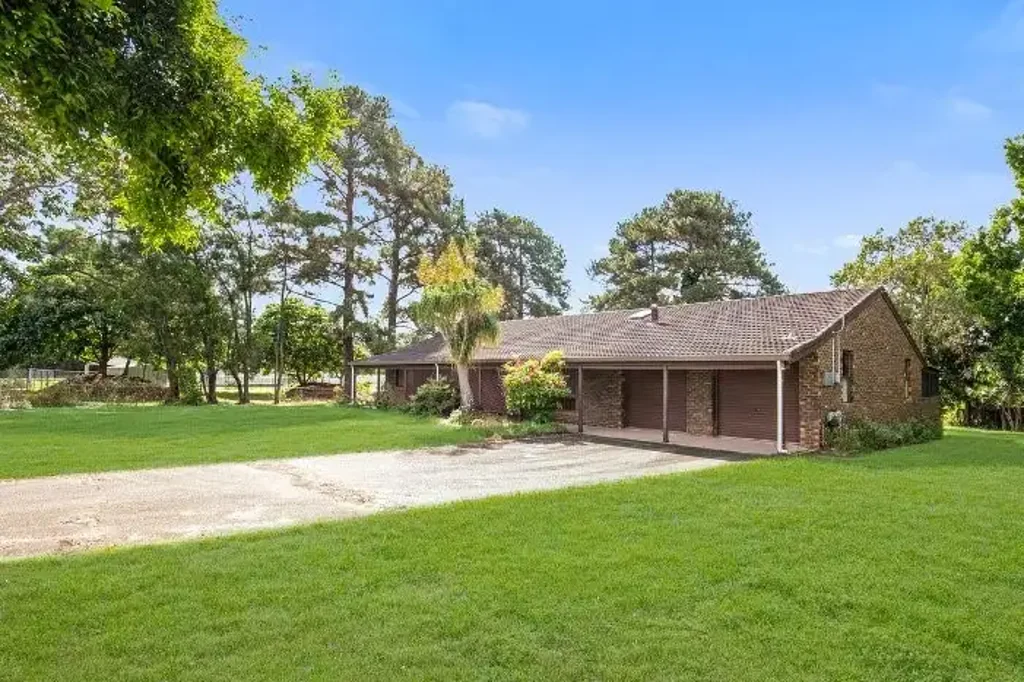 Rare Acreage Property so close to the CBD!