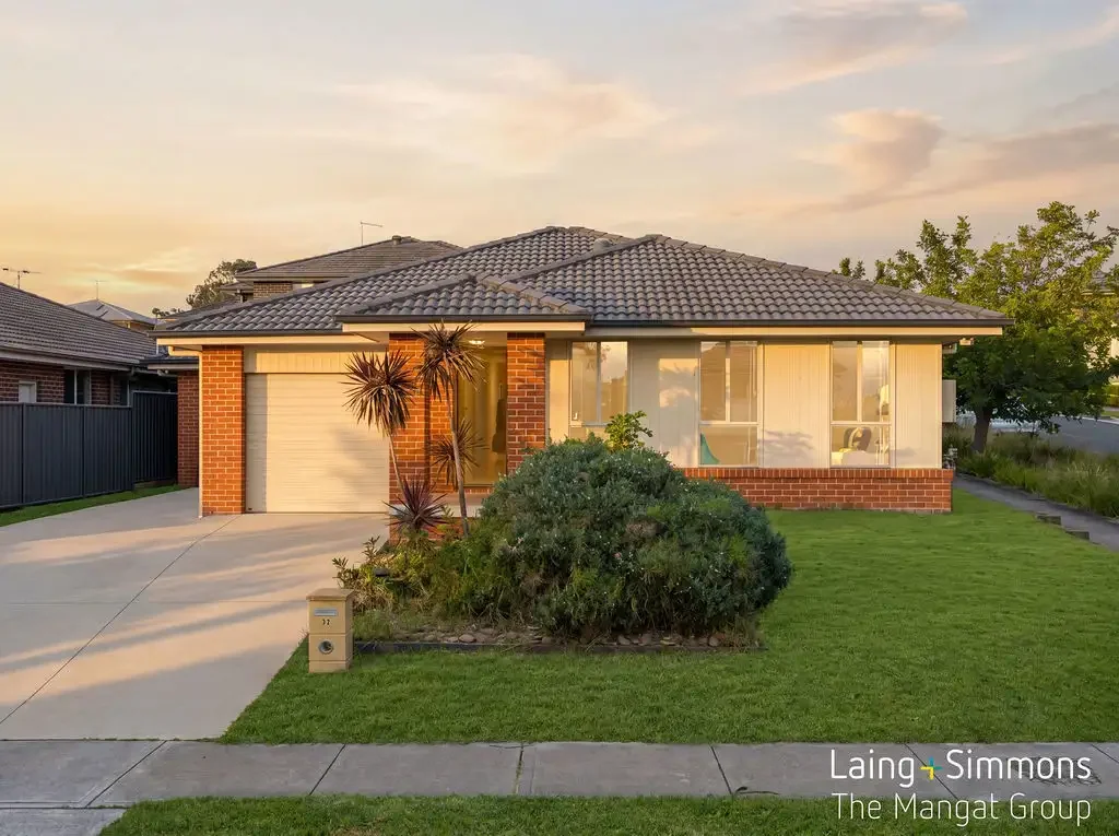 North Kellyville 5房 宽大地块550平米 多代同堂理想居所 独立granny flat 额外收入流 便捷学区生活 中心地段便利 Dual Living Opportunity in a Prime North Kellyville Pocket