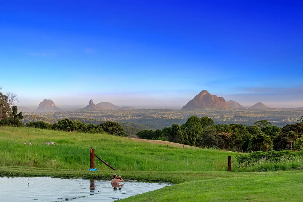 Wootha 3Kwarto A landmark Hinterland holding of rare beauty and unlimited potential