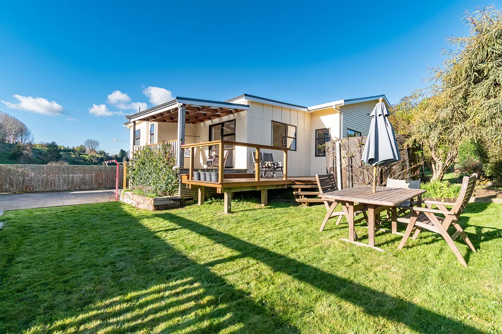 Taihape and Surrounds 3房  Country views, covered decks and great garaging