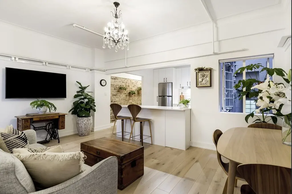 Furnished Or Unfurnished Stylish Art-Deco Two Bedroom Apartment