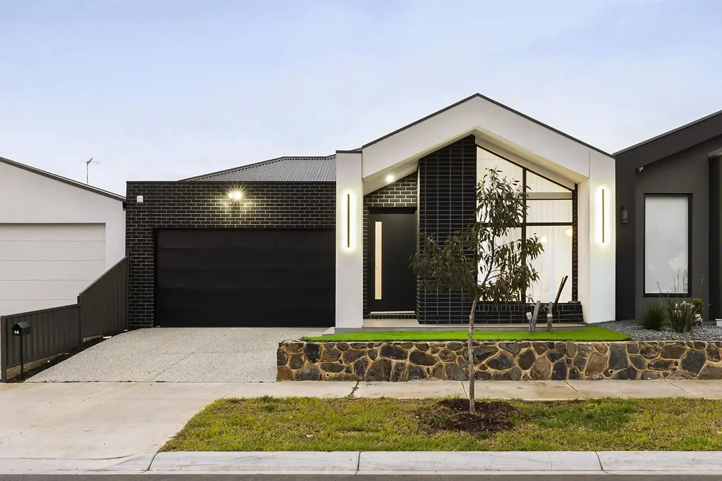 Craigieburn 4غرفة نوم Modern Luxury with Designer Gold Finishes
