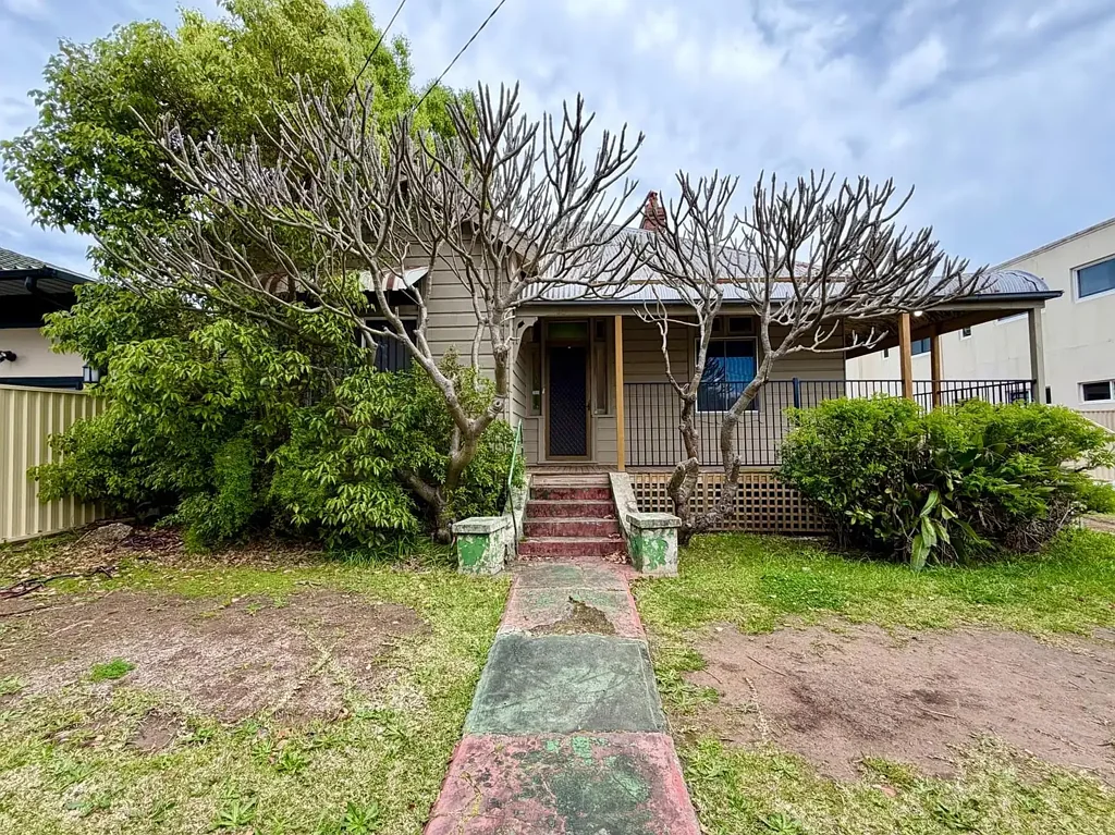 Charming Family Home in Wiley Park!!