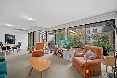 Kingston 2 Bedroom A Peaceful Retreat Moments from the Foreshore