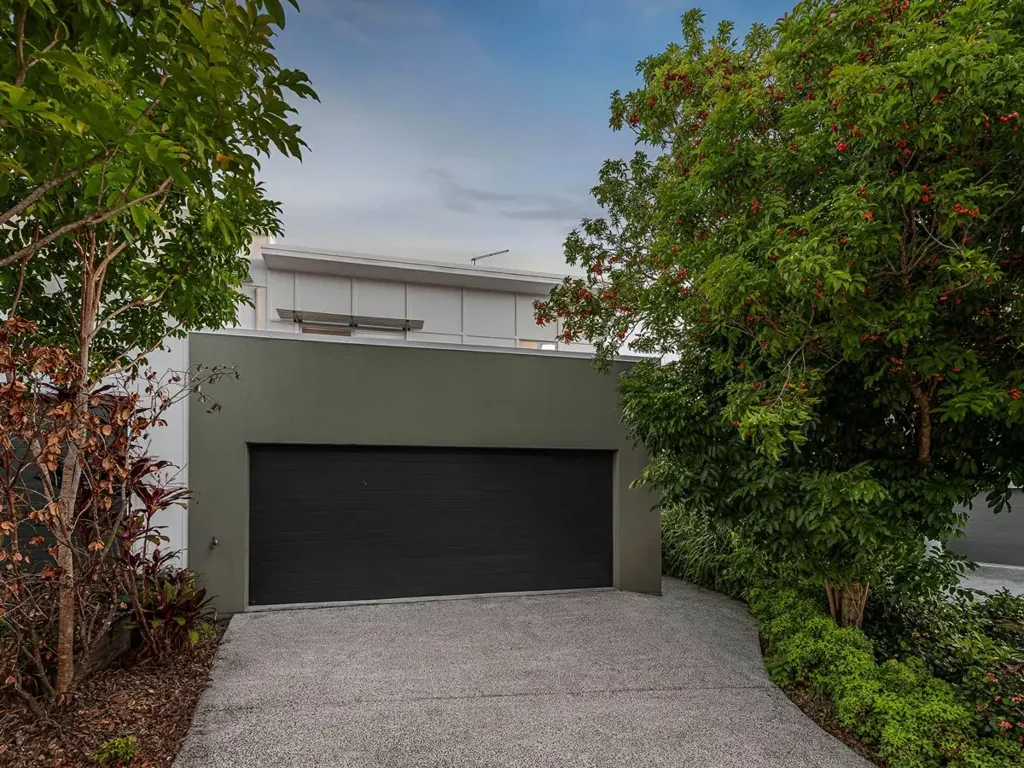 Calamvale 3部屋 Modern Townhouse in Superior Complex - 2 Pools, Tennis Court, Gym & More!
