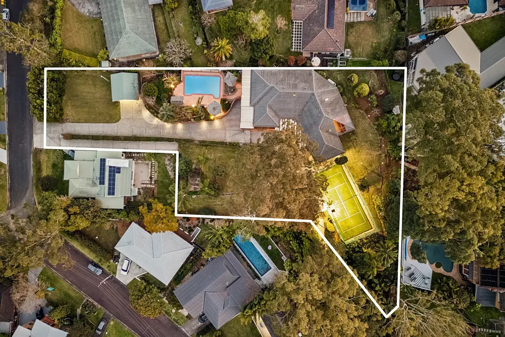 Terrigal 5Zimmer 3,192sqm across two titles, a landmark family estate or development opportunity