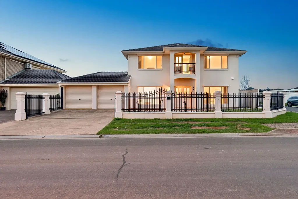 Parafield Gardens 5 Bedroom Luxury Living with Multiple Living Areas & Triple Garage