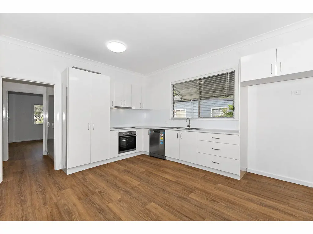 RENOVATED AIR-CONDITIONED FAMILY HOME WITH NEW KITCHEN AND NEW BATHROOMS - WATER INCLUDED