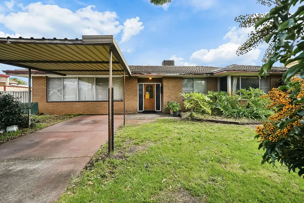 Gosnells 3房  THE CROWN JEWEL OF CRANDON STREET!