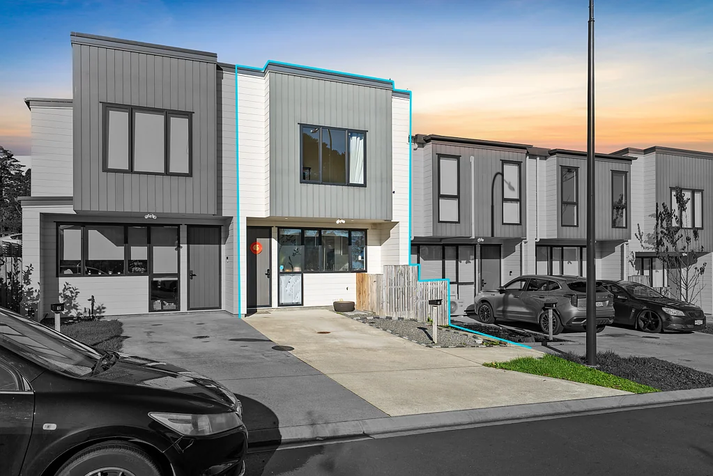 Flat Bush 3Kwarto MUST SELL - Owner Says Bring An Offer