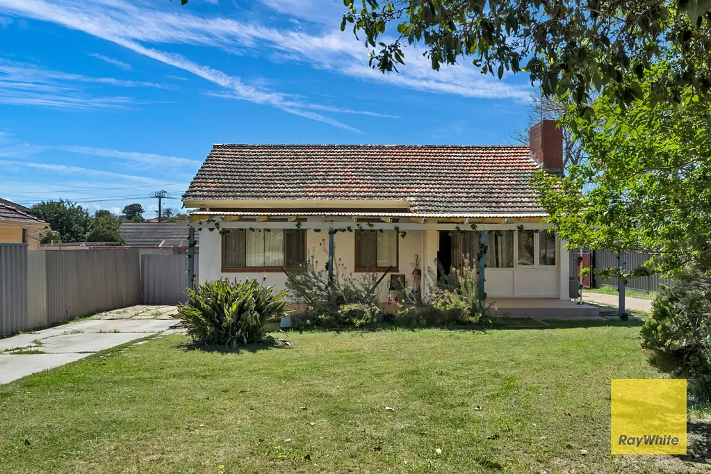 Nollamara 3房  Front Character Strata Home in a Convenient Location!!