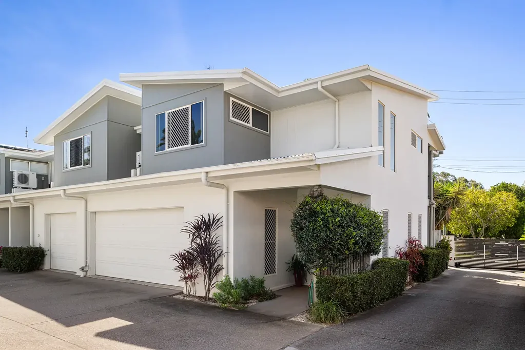Maroochydore 3Zimmer Corner Position. Double Garage. Exceptional Outdoor Living.