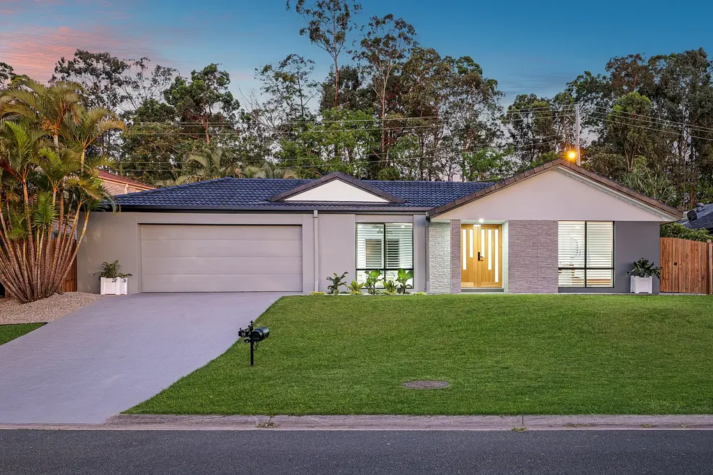 Oxenford 5غرفة نوم Modern Family Sanctuary In The Highly Desired Sea Eagle Lagoon Estate