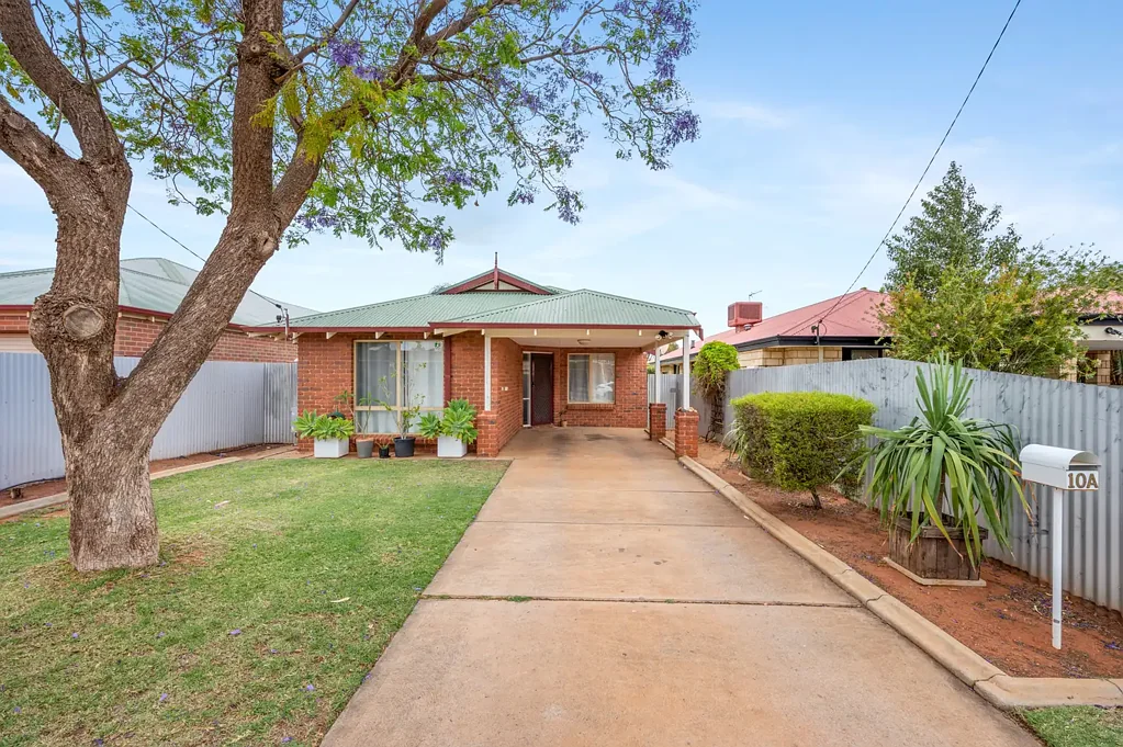 LOCATION & FAMILY HOME
