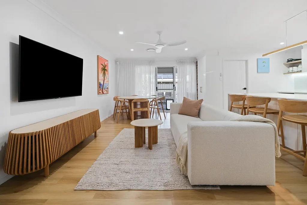 Fern Bay 4房  Put simply, freshly updated for relaxed seaside living