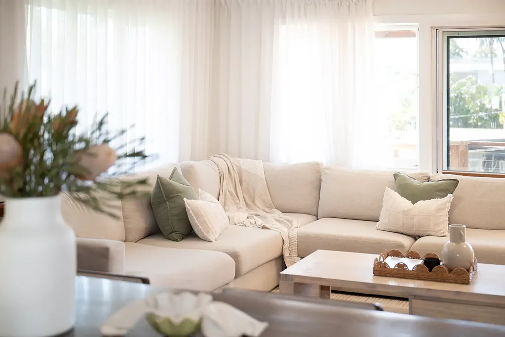 Holland Park 4 Bedroom Flexible & sun-soaked family sanctuary with North-facing city views - Minutes away from Holland Park SS, Cavendish Road SHS & Loreto College