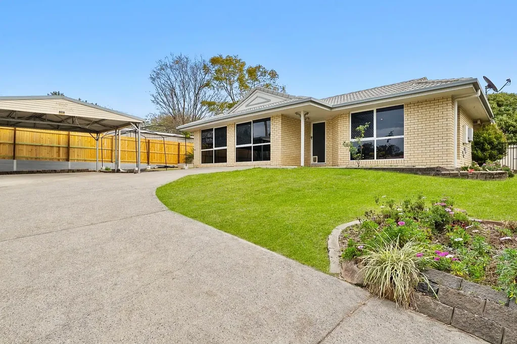 Redbank Plains 4 Bedroom A Beautiful Private Retreat - Must Be Sold