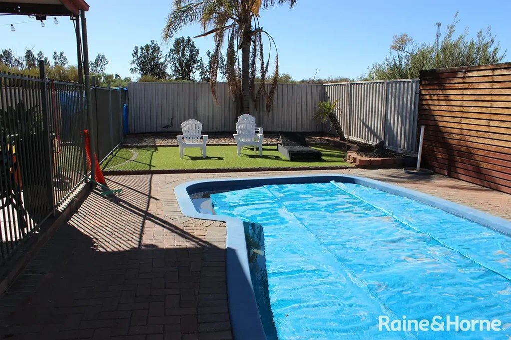 Roxby Downs 3ห้องนอน MODERN FAMILY HOME
