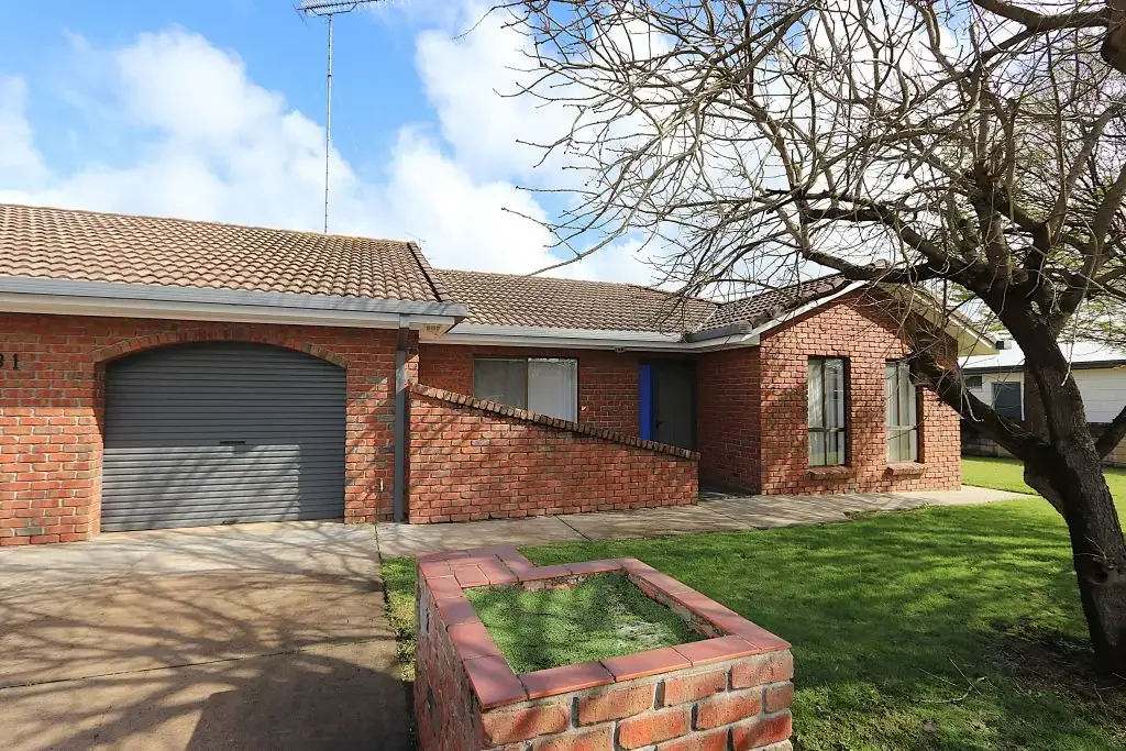 FRESHLY PAINTED & CENTRALLY LOCATED!