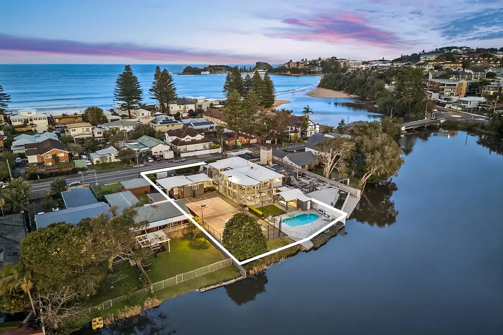 Wamberal 4ਬੈੱਡਰੂਮ Wamberal's most iconic waterfront home
