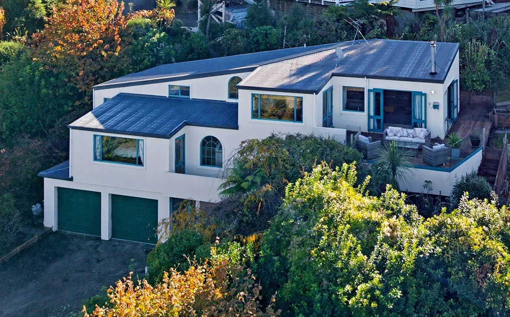 Governors Bay 4कमरा Priced $895,000