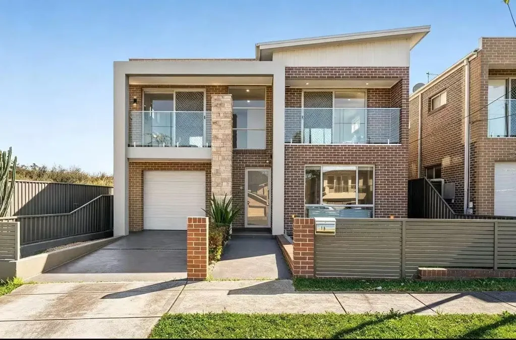 Merrylands 4Moenga Torrens Title Home with North-to-Rear Aspect 
Move-In Ready Luxury