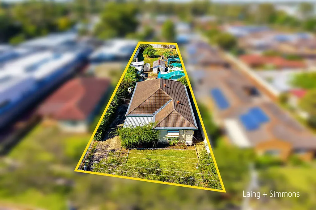Guildford 4chambre 1220sqm Block with Promising Possibilities
