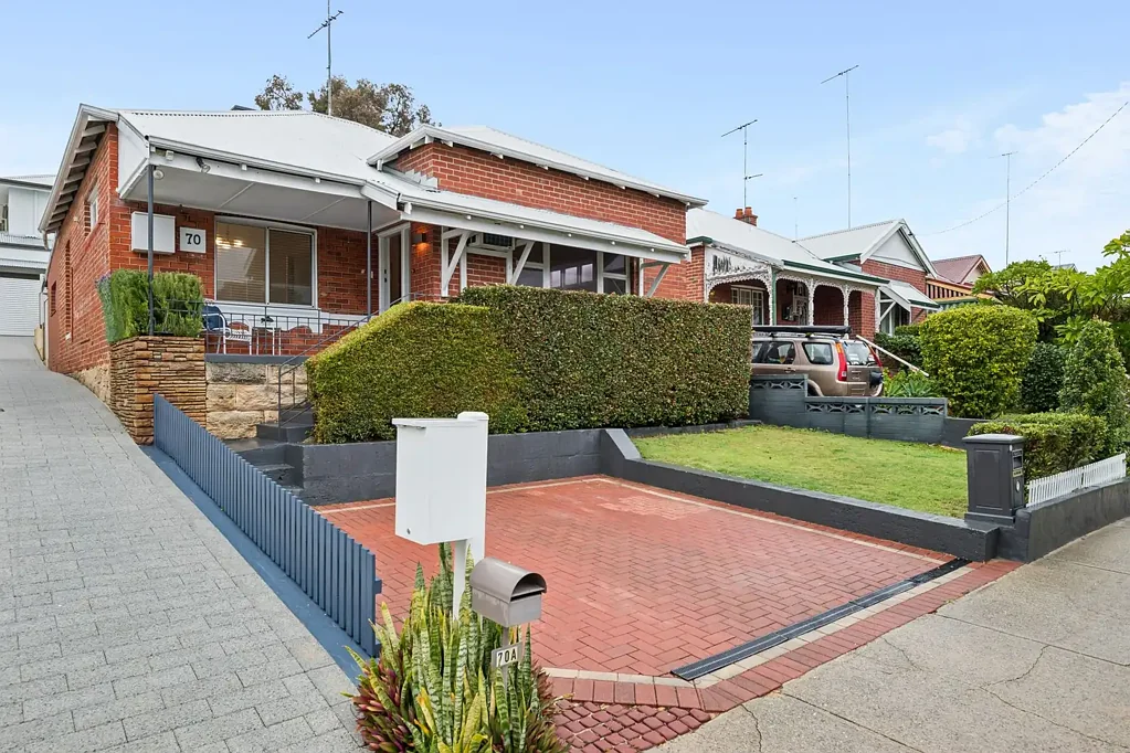 Burswood 3ห้องนอน 12 days to go....1920's Gorgeous Character Home in Elevated Position