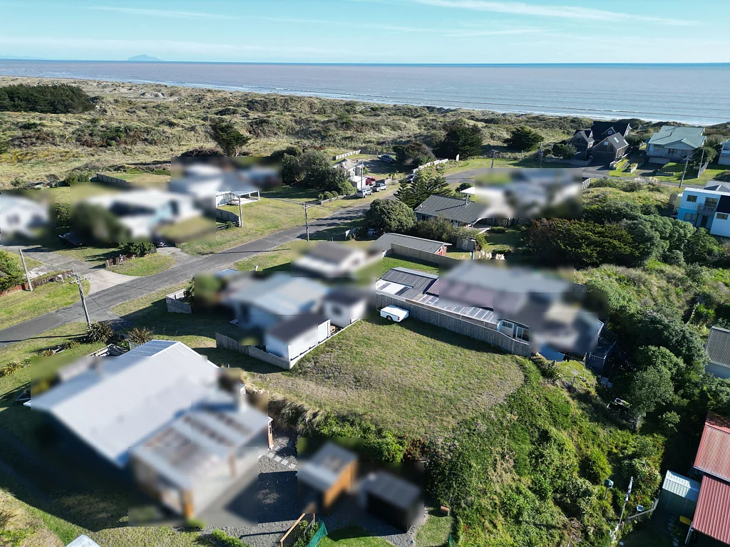 Foxton Beach  Your coastal canvas awaits