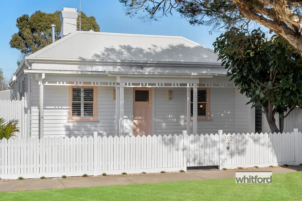 East Geelong 3Kwarto Renovated to perfection, a modern day retreat!
