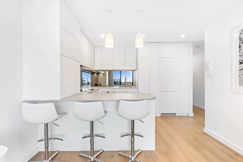 Bright & Modern 1-Bedroom with Stunning Ocean Views