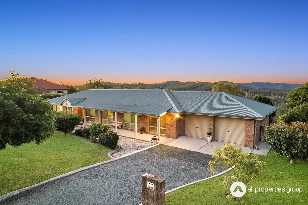 Mundoolun 4Kwarto Charming Acreage Living with Timeless Appeal – 54-56 William Humphreys Drive, Mundoolun