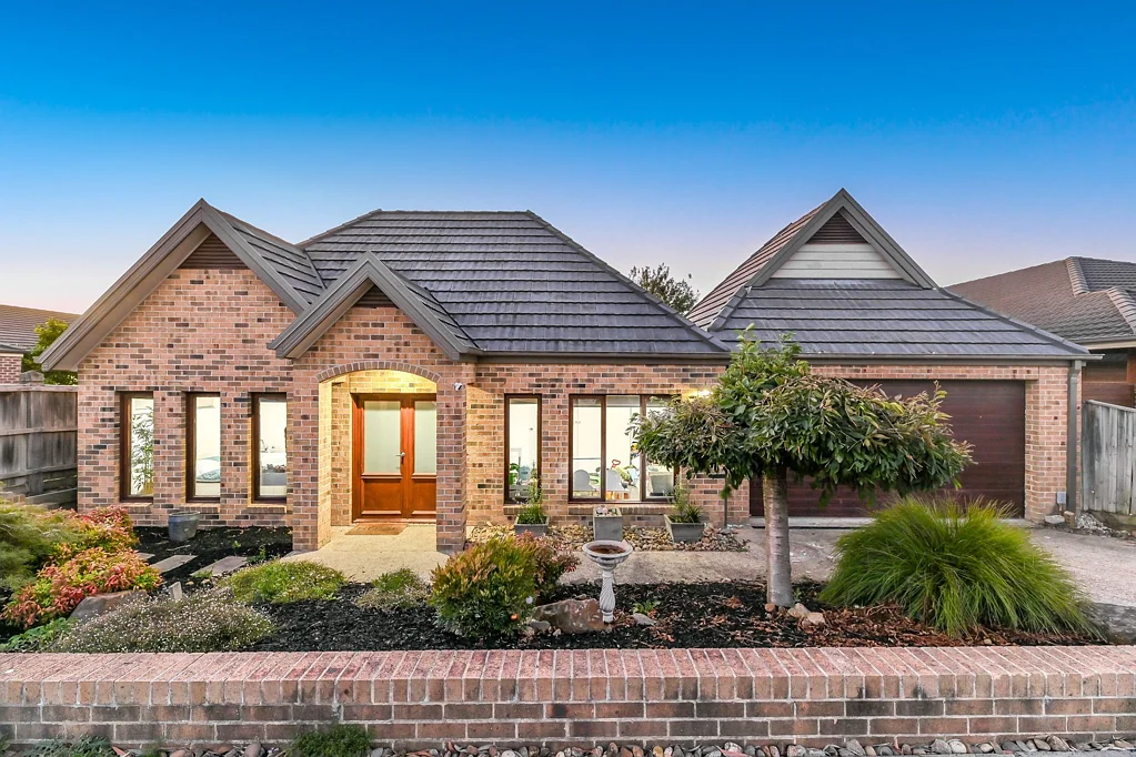 17 Cambridge Drive, Berwick, VIC 3806