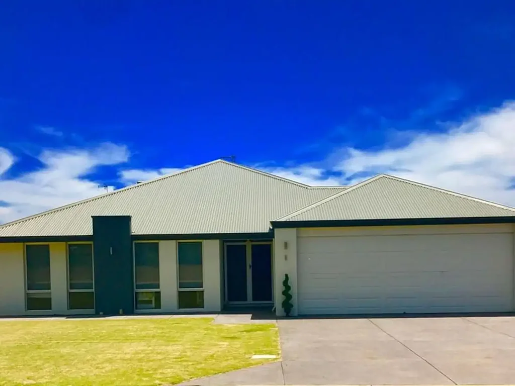 BIG FAMILY HOME ON QUIET STREET