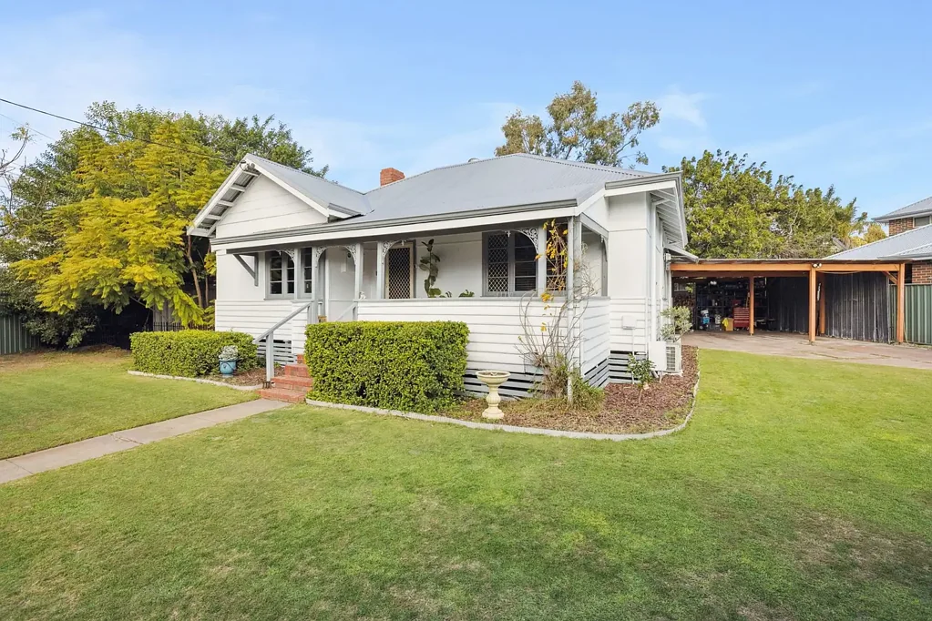 Bayswater 4 Bedroom ESCAPE TO THE COUNTRY...