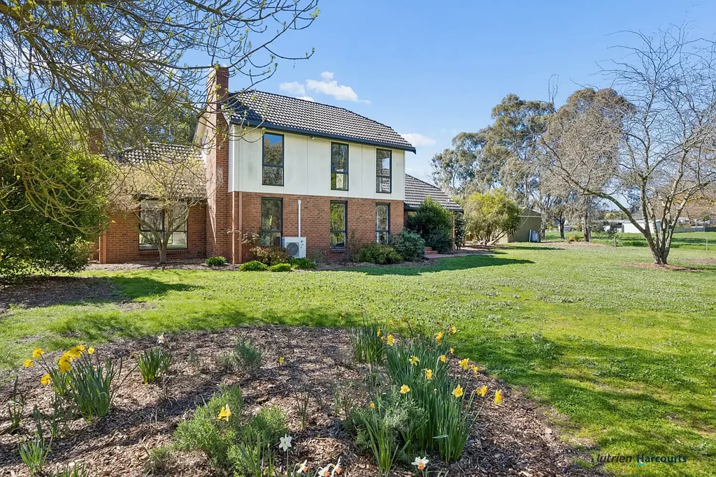Alexandra The Ultimate Lifestyle Property - Acreage, Elegance & Convenience