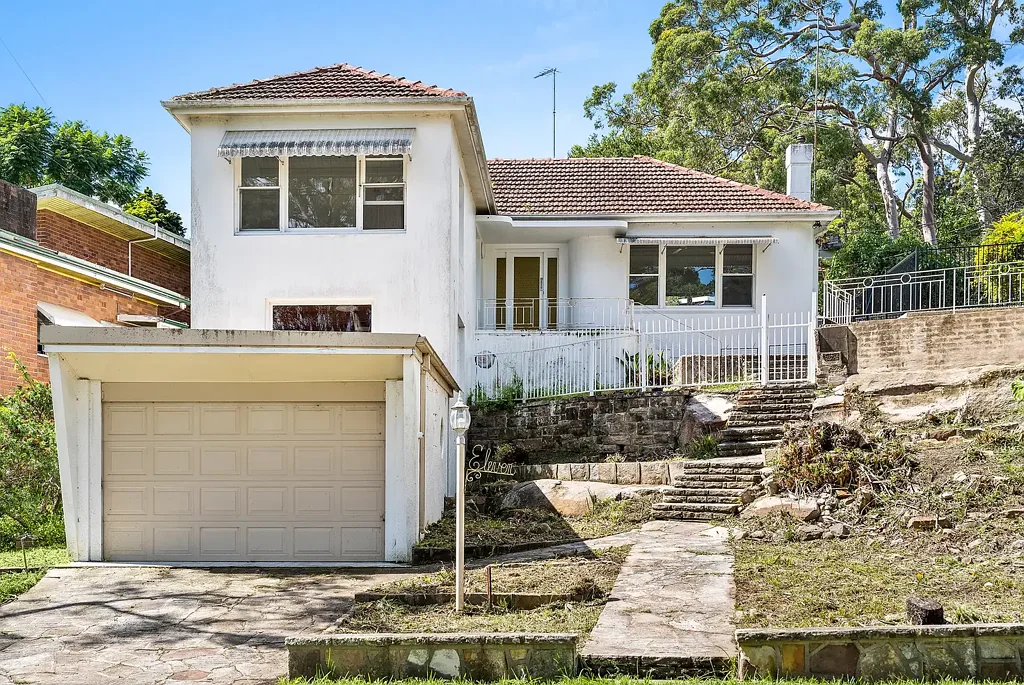 Oatley 3ਬੈੱਡਰੂਮ Brick Home on 664sqm Block with Water Views! DA Approved for Luxurious Home.