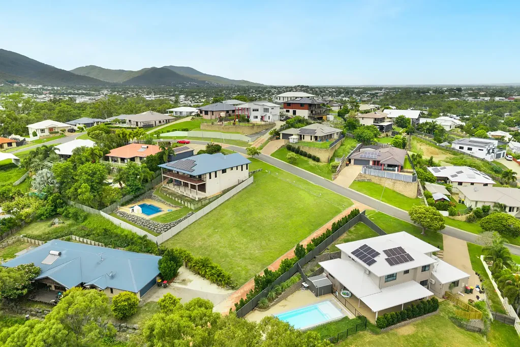10 Connemara Drive, Kawana, QLD 4701