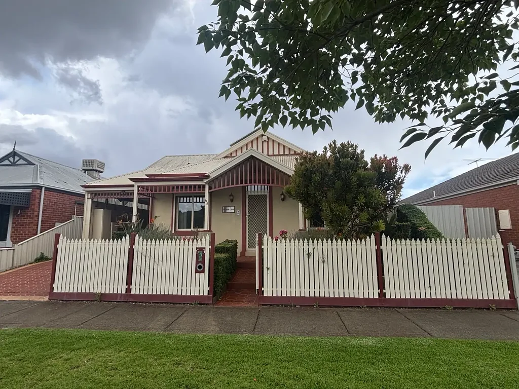 Charming Cottage Living in Caroline Springs