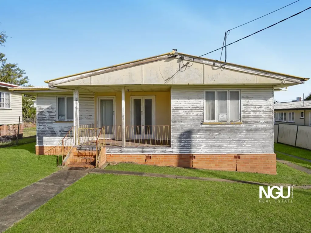 East Ipswich 3房 经典Ipswich住宅 607m²宽敞地块 高天花板 木地板 原始特色保留 翻新或重建潜力 社区成熟位置优越 AMAZING UPSIDE POTENTIAL IN PRIME CENTRAL LOCATION!