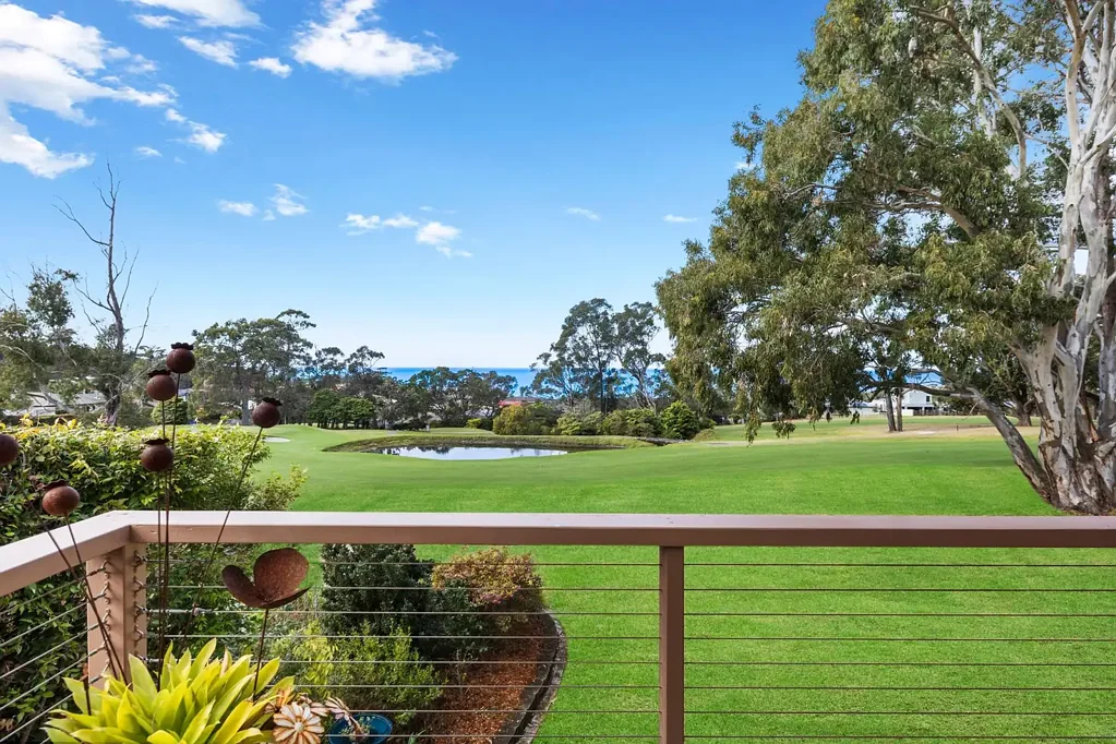 Tura Beach 4कमरा Peaceful Golf Course Living with Stunning Water Views
