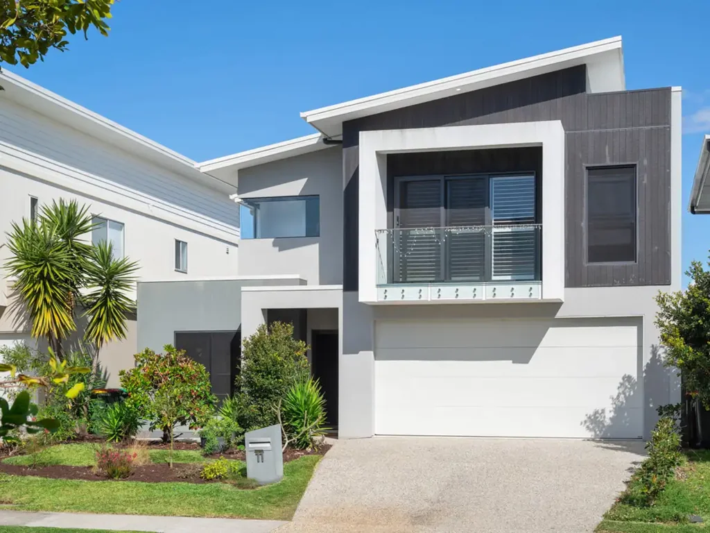 Birtinya 5침실 Sophisticated Living Just Steps from the Waterfront