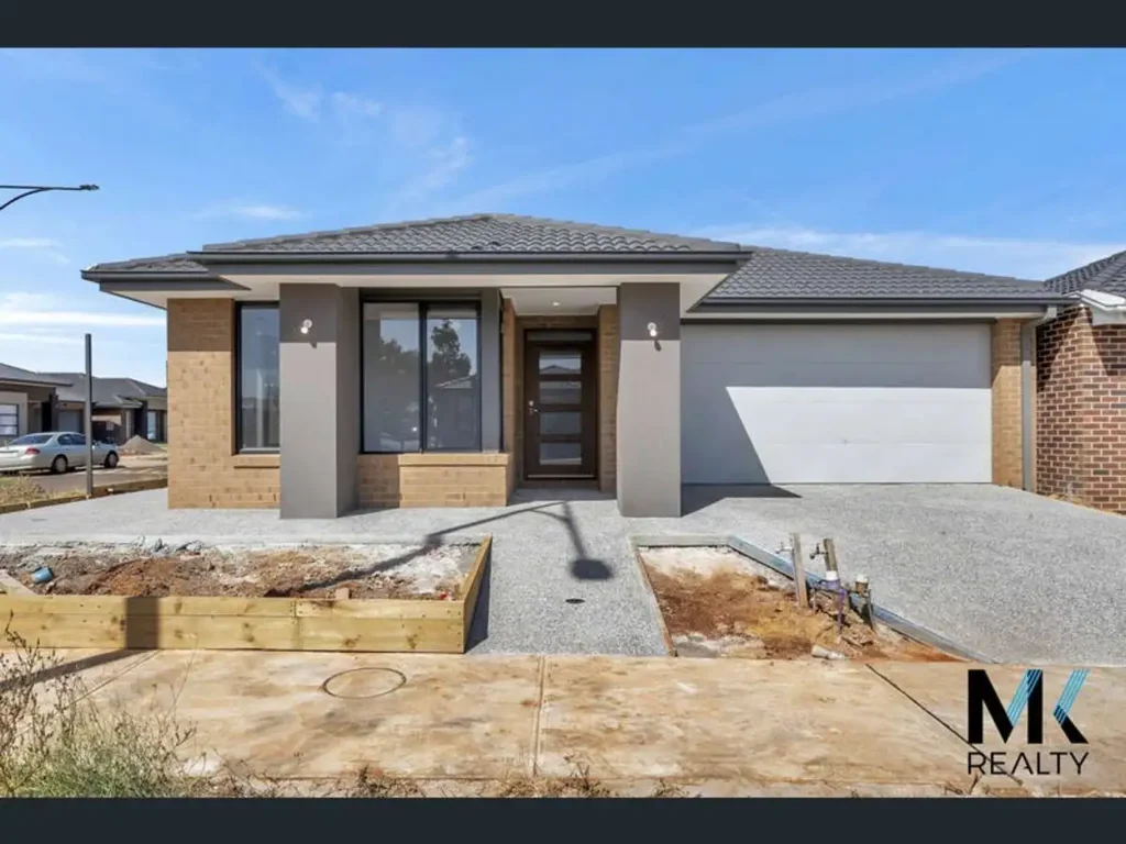 Spacious 4-Bedroom Family Home in Prime Cobblebank Location