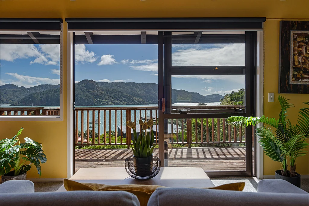 Whangaroa 2房  COASTAL CHARM WITH WORLD-CLASS HARBOUR VIEWS