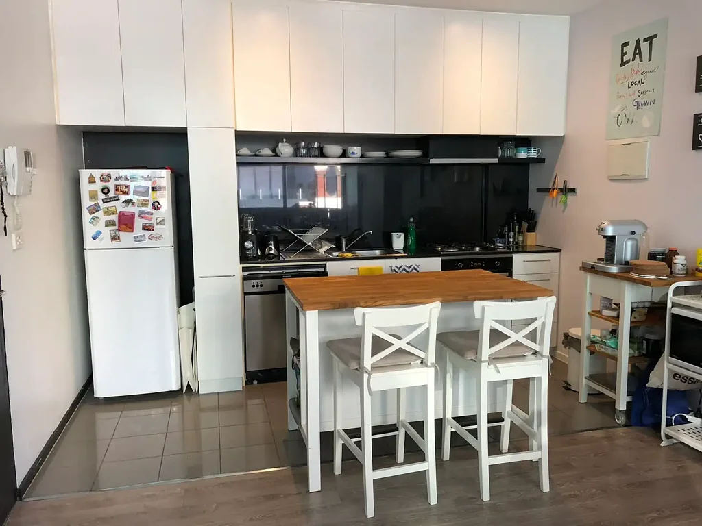 ** FULLY FURNISHED **-Contemporary City Living