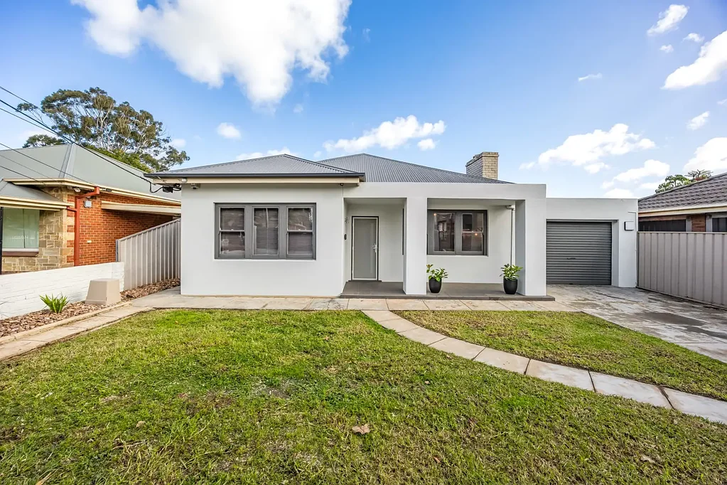 Prospect 4chambre Mid-century soul, updated for immediate comfort & poolside entertaining with future promise in its back pocket…