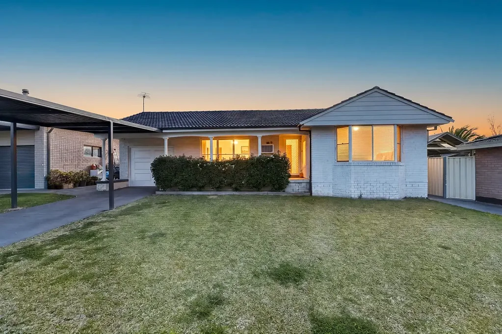 Glenfield 5房 双重居住机会，带独立姻亲房！ Dual Living Opportunity with Separate Granny Flat!