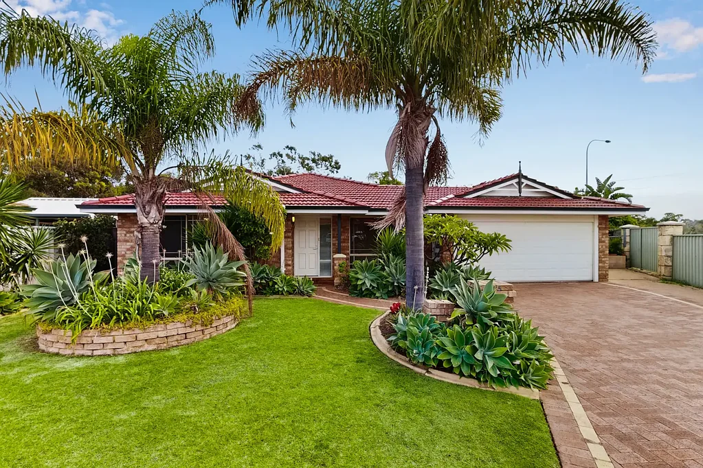 Spacious Family Living in a Quiet Cul-De-Sac - Gardening Included!