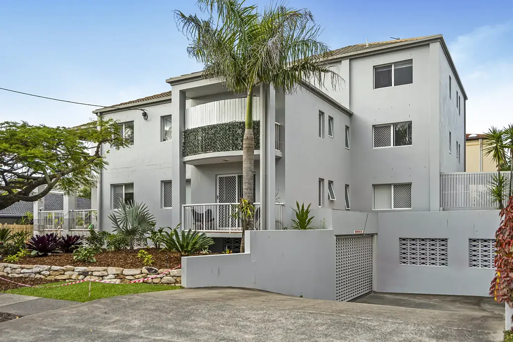 Mermaid Beach 2房  Beautiful Beachside Modern Apartment