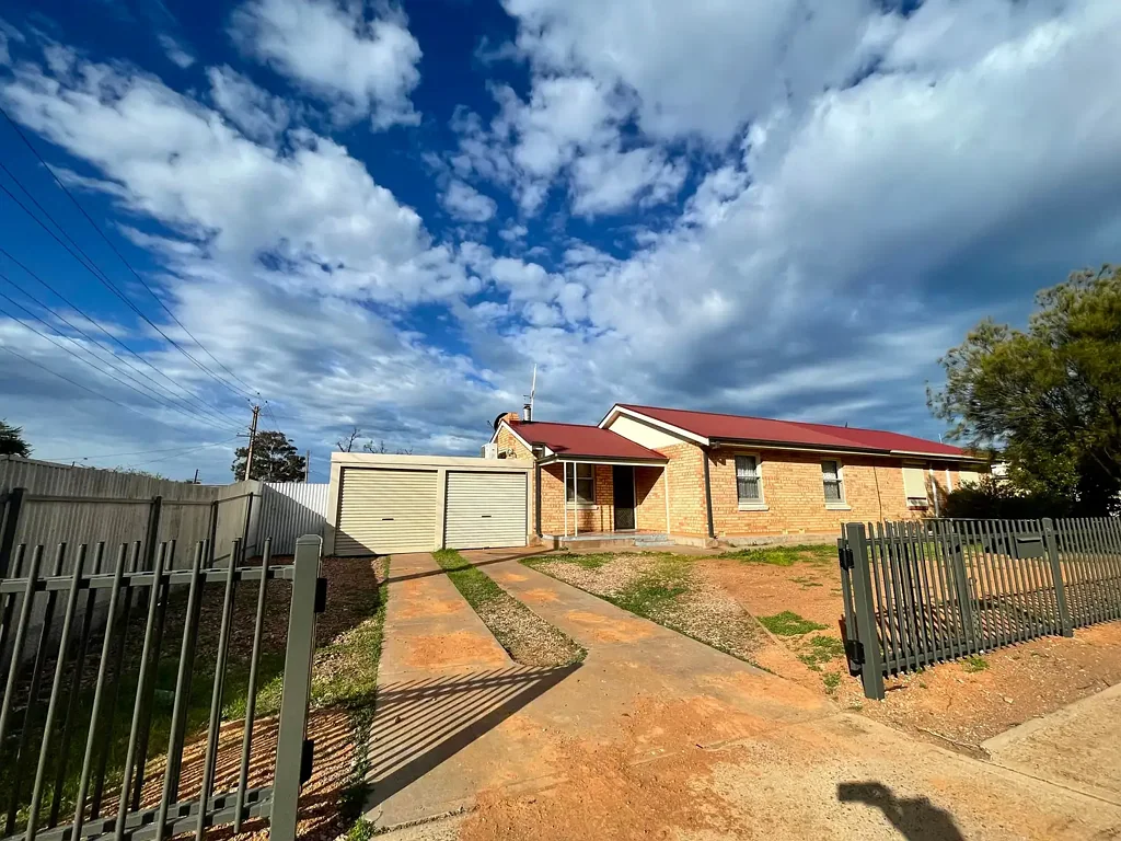 To register & apply for this property, please use this link: https://snug.com/